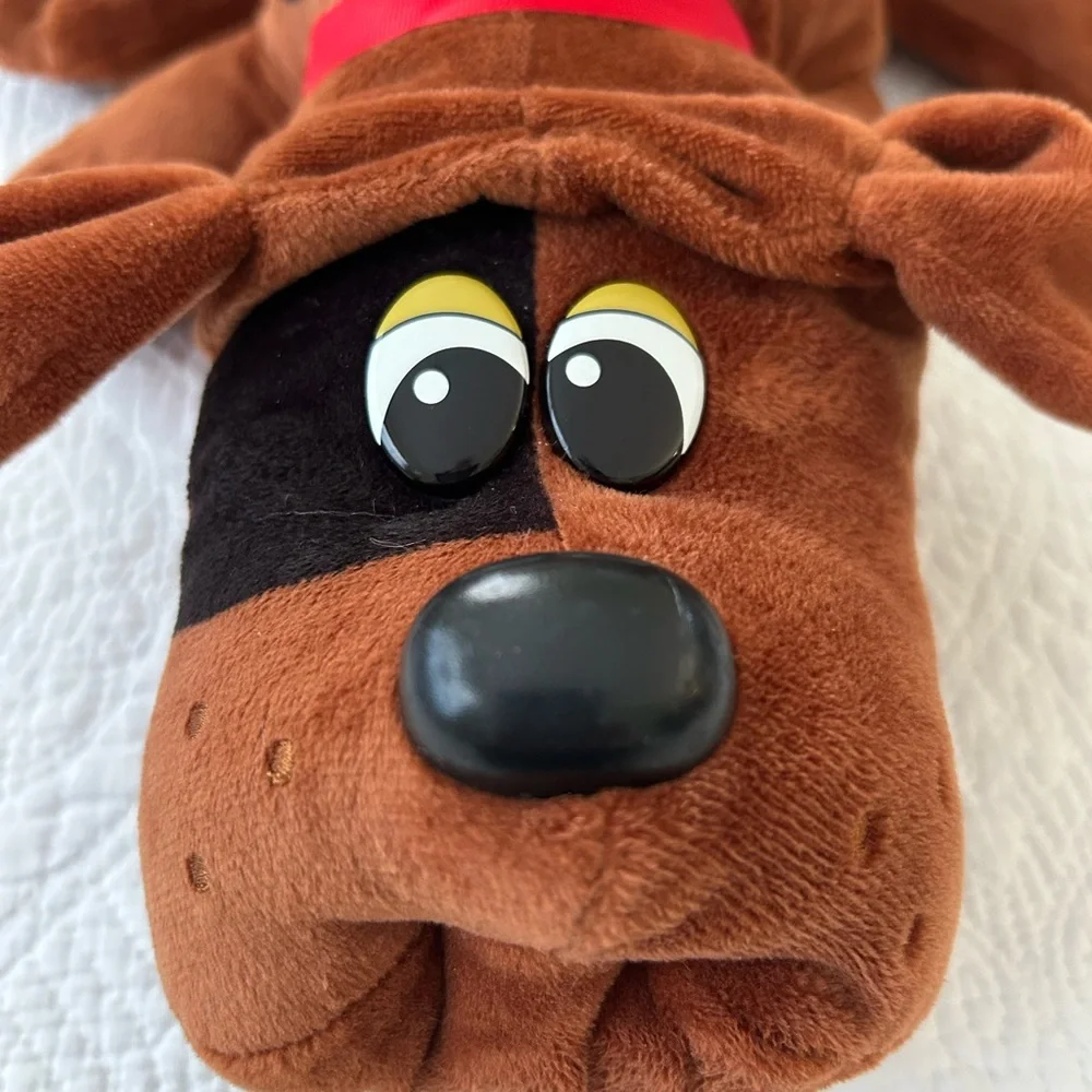 Pound puppy 2019 by Hasbro. Brown hound w/black spots. No flaws, no box.